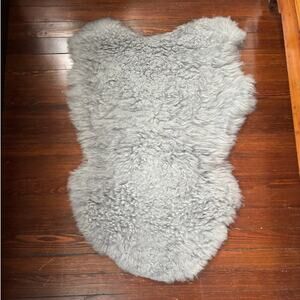 Sheepskin Silver / Lavender Rug